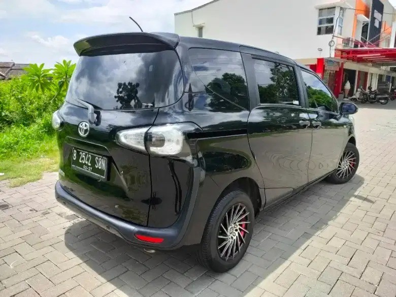 2016 Toyota Sienta E MT 2016 Toyota Sienta E MT