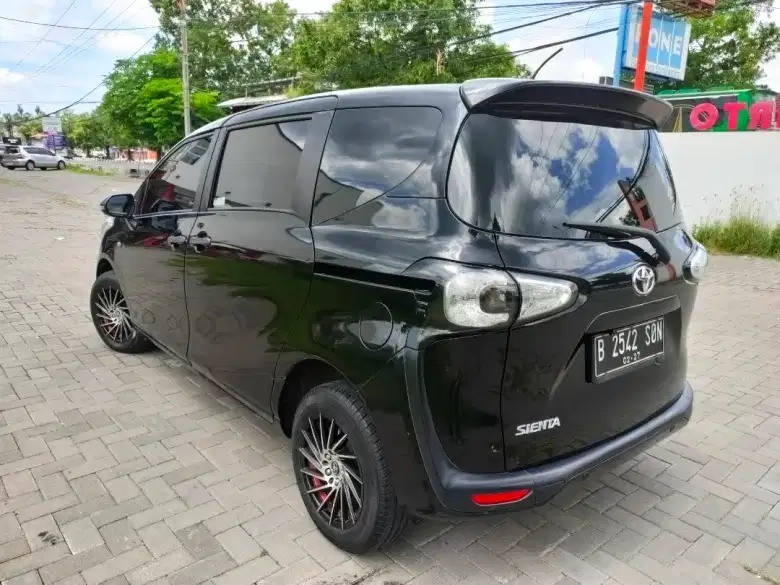 2016 Toyota Sienta E MT 2016 Toyota Sienta E MT