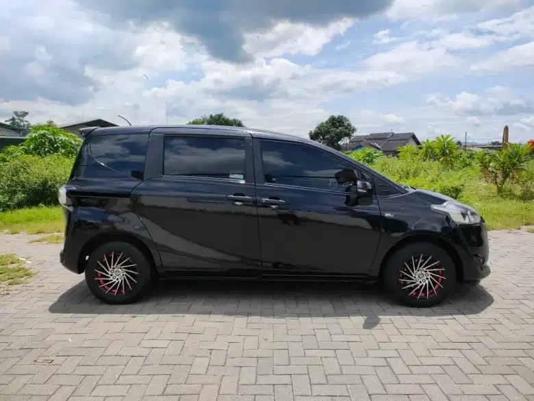 2016 Toyota Sienta E MT 2016 Toyota Sienta E MT