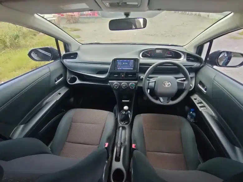 2016 Toyota Sienta E MT 2016 Toyota Sienta E MT