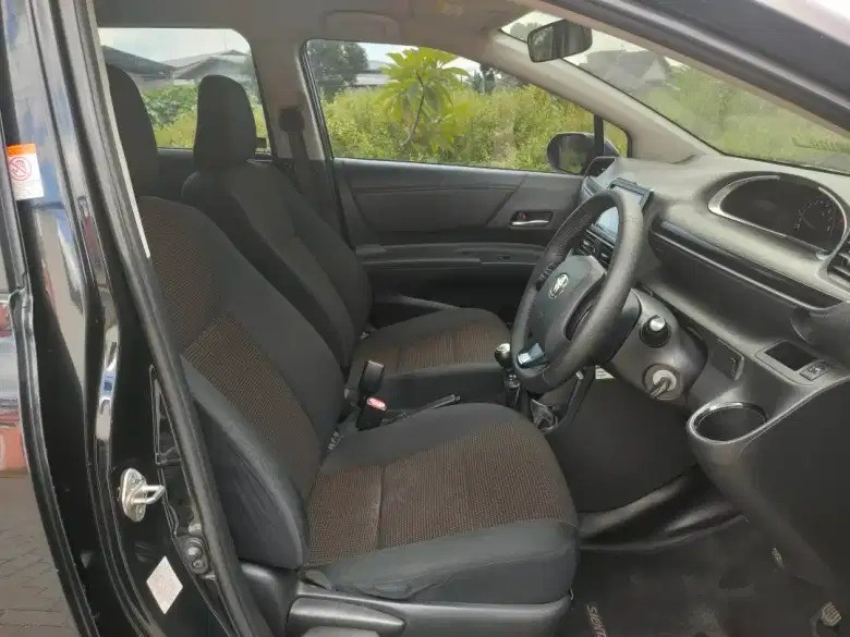 2016 Toyota Sienta E MT 2016 Toyota Sienta E MT