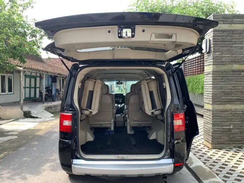 2014 Mitsubishi Delica 2.0 CC 4X2 AT 2014 Mitsubishi Delica 2.0 CC 4X2 AT