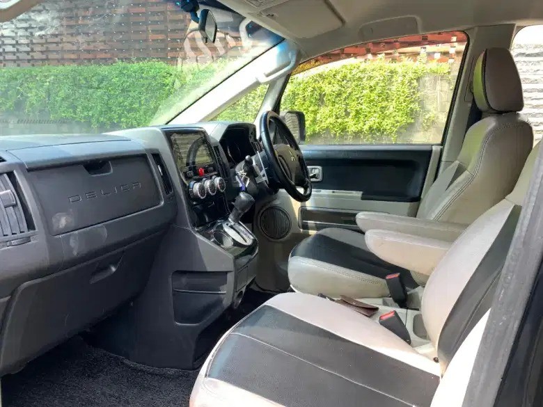 2014 Mitsubishi Delica 2.0 CC 4X2 AT 2014 Mitsubishi Delica 2.0 CC 4X2 AT