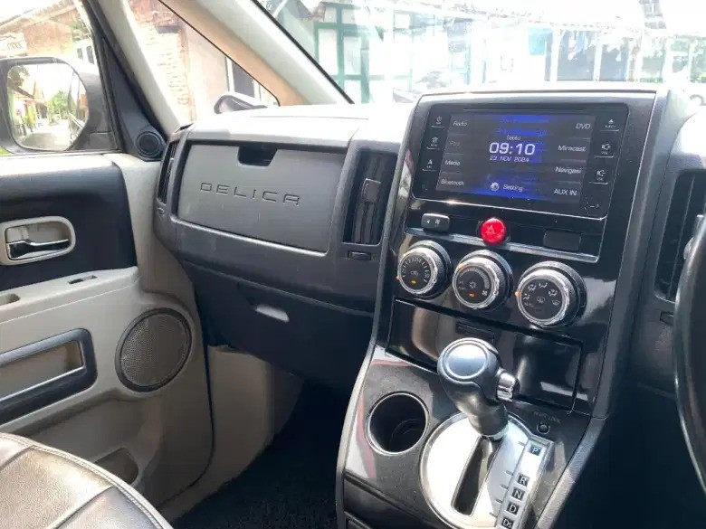 2014 Mitsubishi Delica 2.0 CC 4X2 AT 2014 Mitsubishi Delica 2.0 CC 4X2 AT