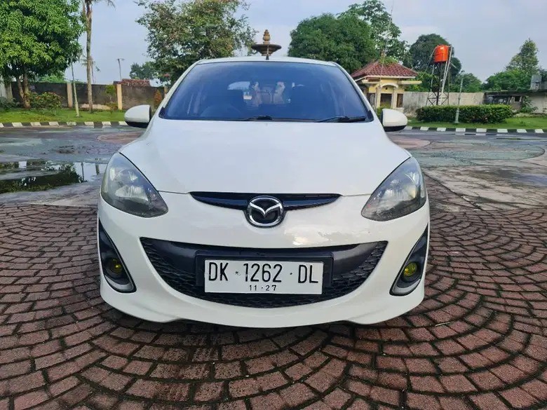 2011 Mazda 2 Hatchback  R A/T Bekas 2011 Mazda 2 Hatchback  R A/T Bekas