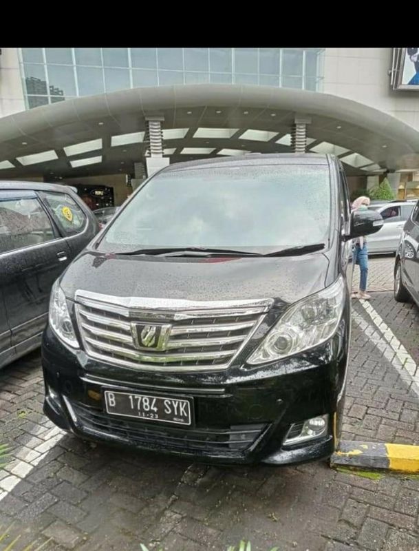 Old 2013 Toyota Alphard  2.4 AT 2.4 AT