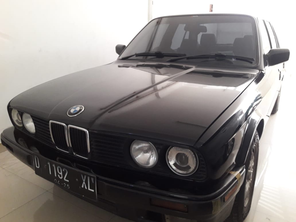 1991 BMW 3 Series Sedan  318iAt 318iAt bekas
