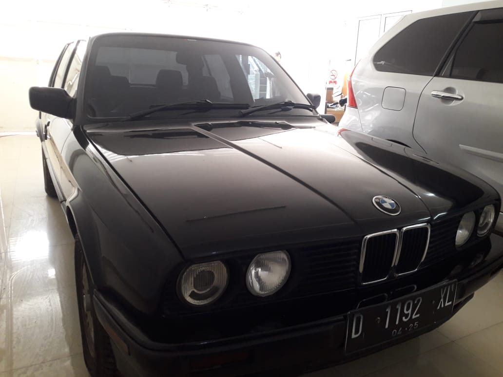 Old 1991 BMW 3 Series Sedan  318iAt 318iAt