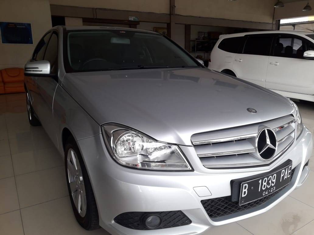 Old 2013 Mercedes Benz C-Class Sedan C 200 C 200