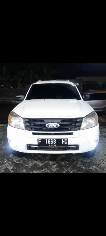 2012 Ford Everest 4X4  Limited 2.5L AT 4X4  Limited 2.5L AT bekas