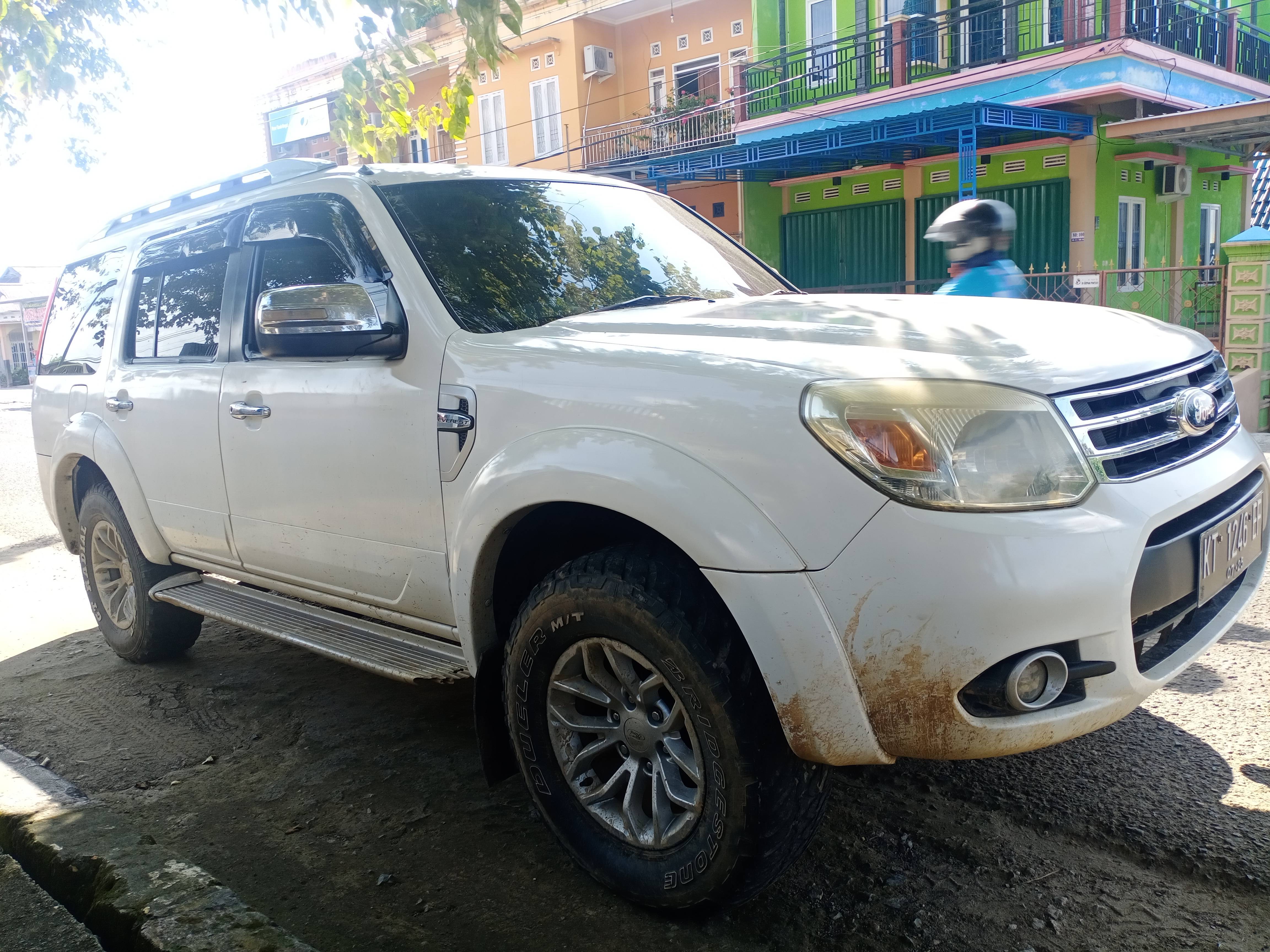 2014 Ford Everest TDCI 2.5 L 4X4 M/T XLT TDCI 2.5 L 4X4 M/T XLT tua
