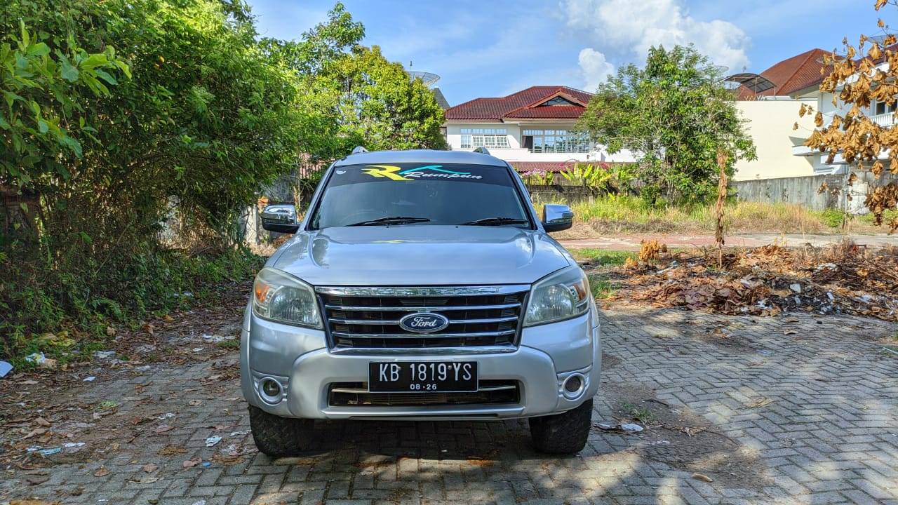 2011 Ford Everest 4X4  Limited 2.5L AT 4X4  Limited 2.5L AT bekas