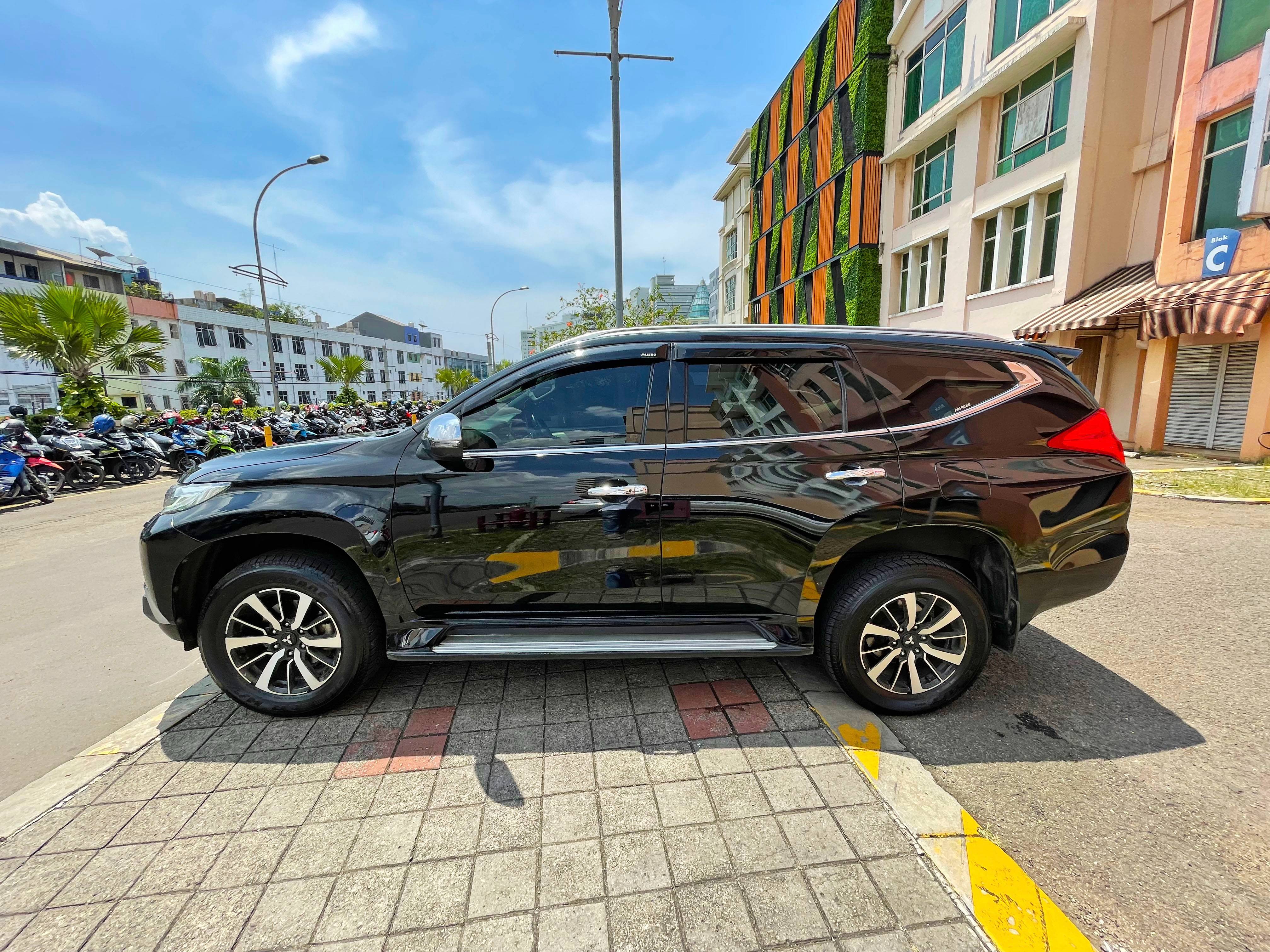 Dijual 2017 Mitsubishi Pajero Sport Dakar Ultimate AT 4x2 Dakar Ultimate AT 4x2 Bekas