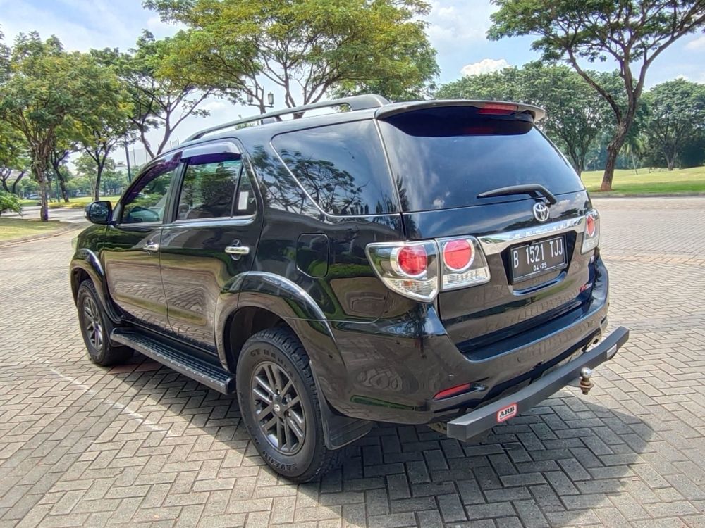 2015 Toyota Fortuner G 2.5L Diesel AT VNTURBO G 2.5L Diesel AT VNTURBO tua