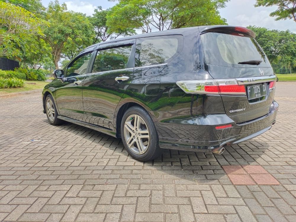 Old 2013 Honda Odyssey Absolute Absolute