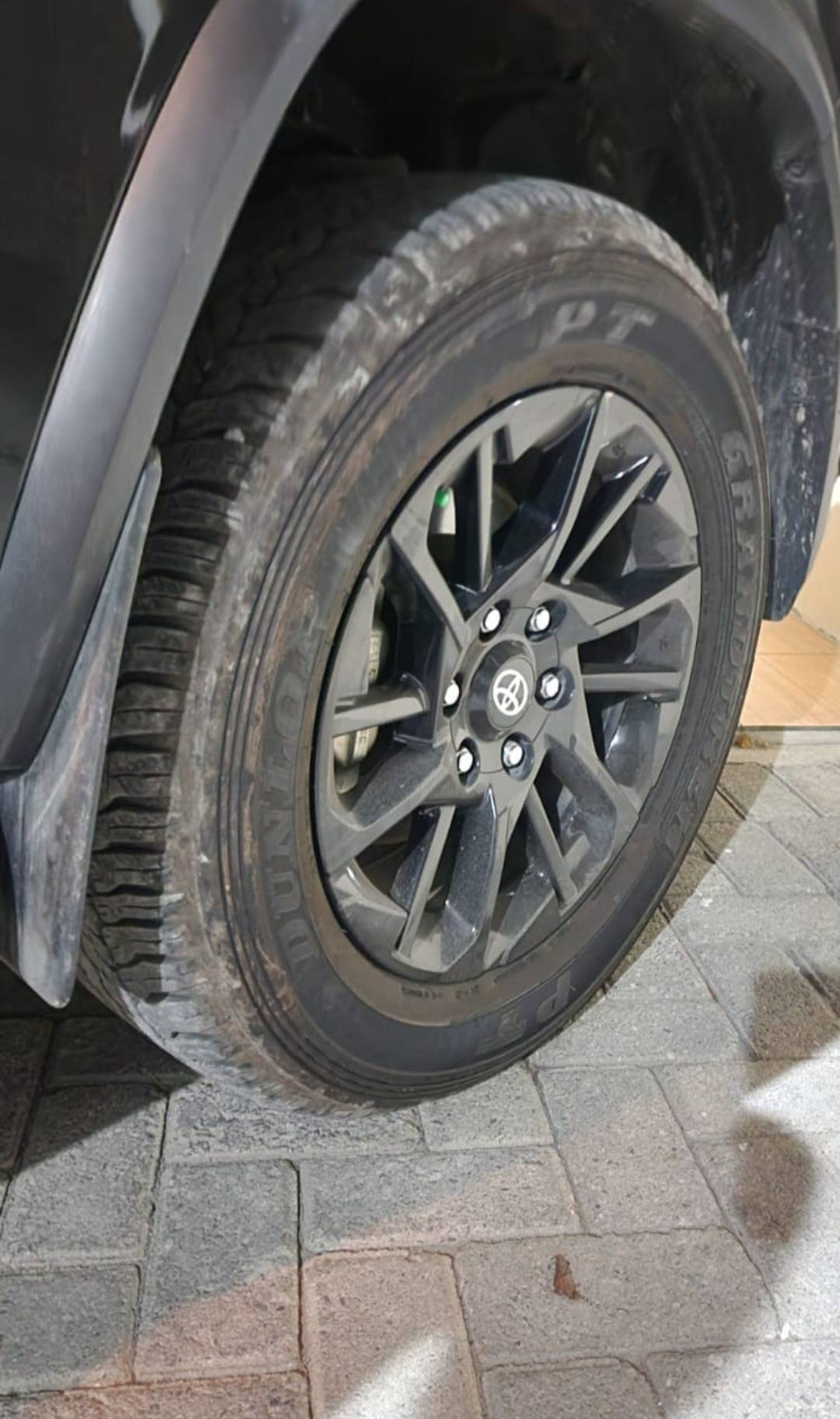 2022 Toyota Fortuner 4x2 2.8 GR Sport AT DSL 2022 Toyota Fortuner 4x2 2.8 GR Sport AT DSL