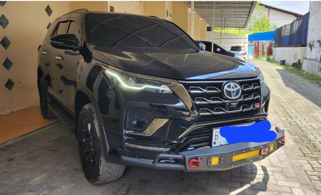 2022 Toyota Fortuner 4x2 2.8 GR Sport AT DSL 2022 Toyota Fortuner 4x2 2.8 GR Sport AT DSL
