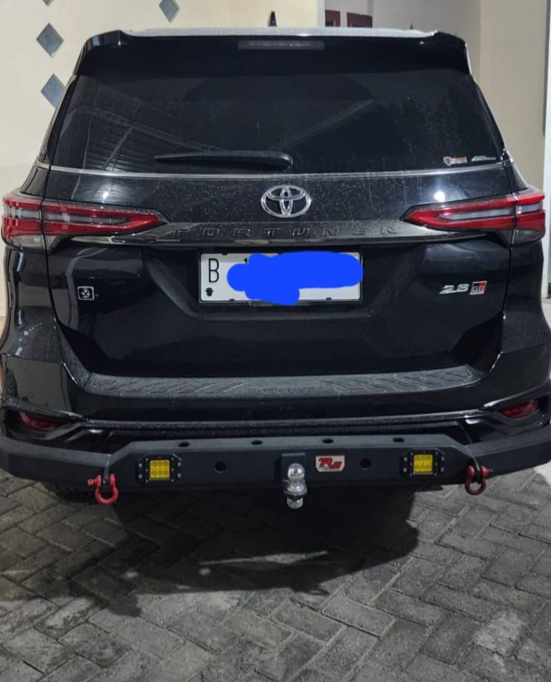 2022 Toyota Fortuner 4x2 2.8 GR Sport AT DSL 2022 Toyota Fortuner 4x2 2.8 GR Sport AT DSL