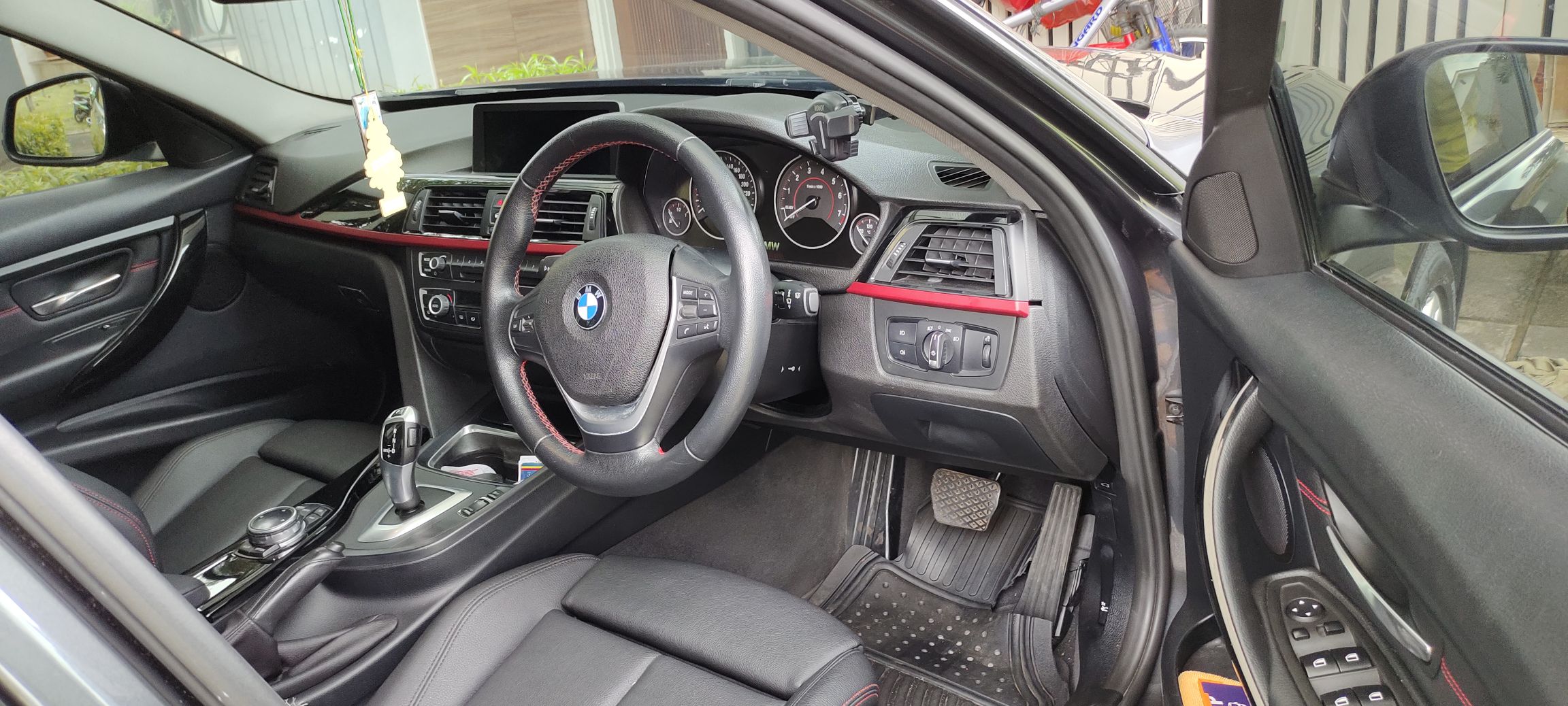 2014 BMW 3 Series Sedan 320i Sport 2014 BMW 3 Series Sedan 320i Sport