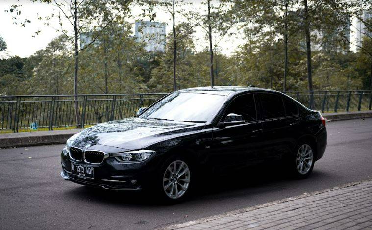 2017 BMW 3 Series Sedan  320i LCI SPORT 2017 BMW 3 Series Sedan  320i LCI SPORT