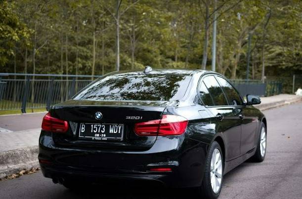 2017 BMW 3 Series Sedan  320i LCI SPORT 2017 BMW 3 Series Sedan  320i LCI SPORT