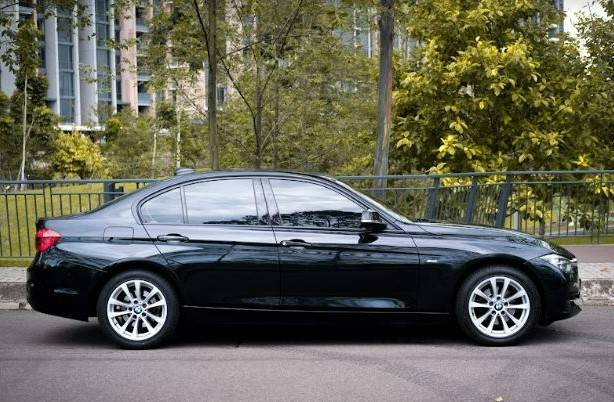 2017 BMW 3 Series Sedan  320i LCI SPORT 2017 BMW 3 Series Sedan  320i LCI SPORT