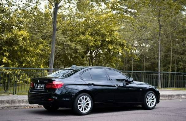 2017 BMW 3 Series Sedan  320i LCI SPORT 2017 BMW 3 Series Sedan  320i LCI SPORT