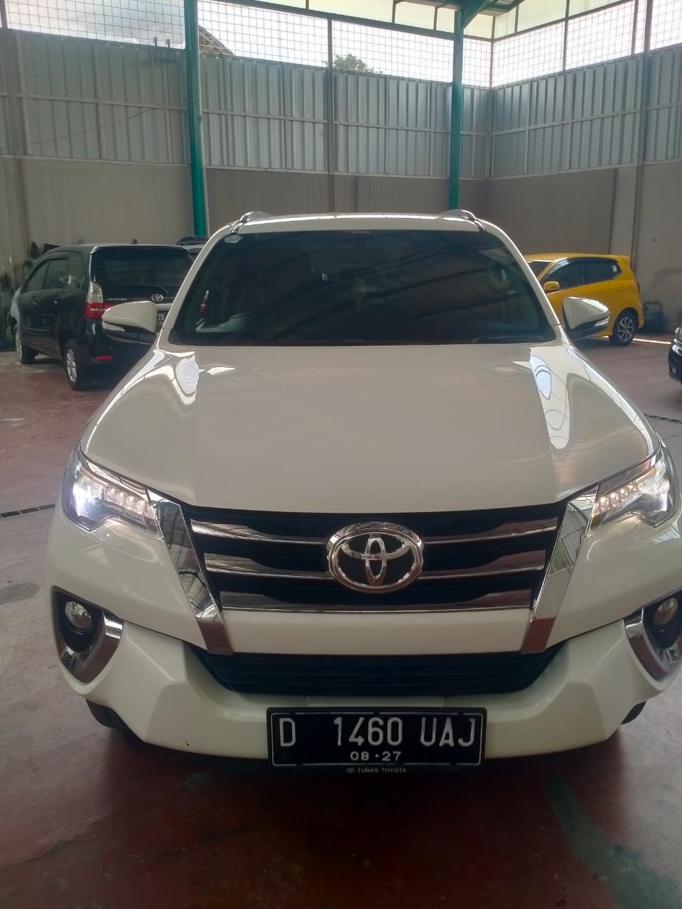 2017 Toyota Fortuner 2.4 VRZ AT Bekas 2017 Toyota Fortuner 2.4 VRZ AT Bekas