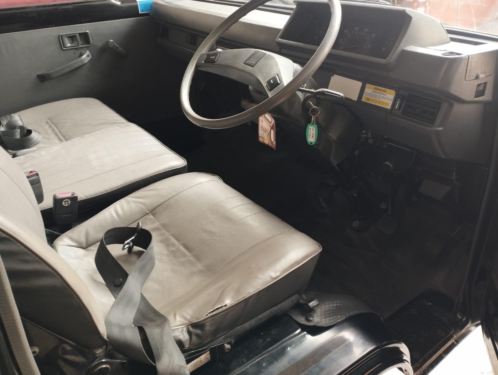 2017 Mitsubishi L300  L 300 SOLAR PU 2017 Mitsubishi L300  L 300 SOLAR PU