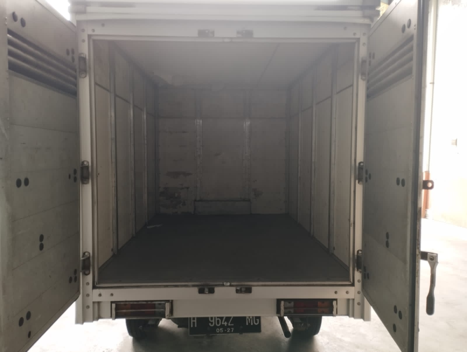 2017 Mitsubishi L300  L 300 SOLAR PU 2017 Mitsubishi L300  L 300 SOLAR PU