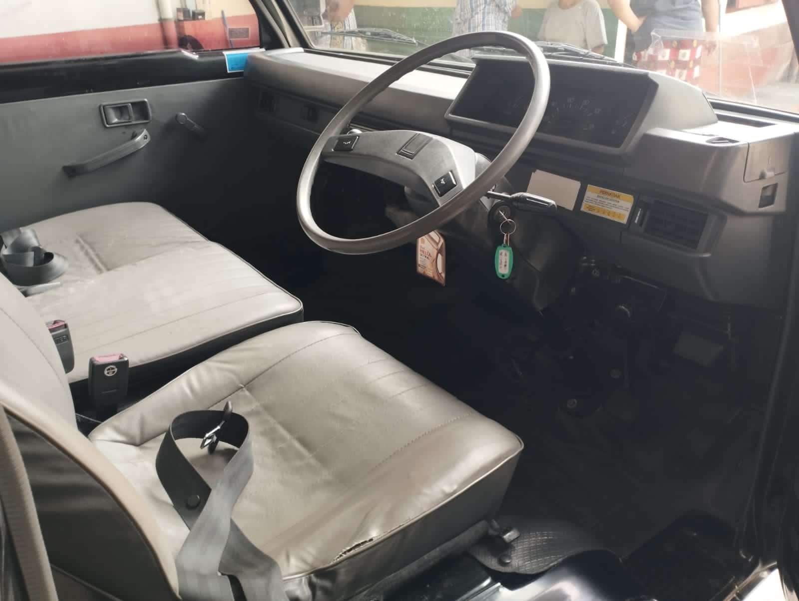 2017 Mitsubishi L300  L 300 SOLAR PU 2017 Mitsubishi L300  L 300 SOLAR PU