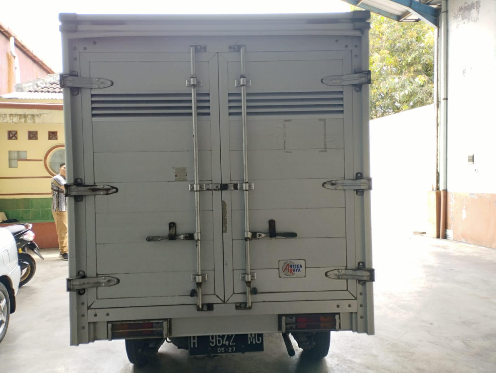 2017 Mitsubishi L300  L 300 SOLAR PU 2017 Mitsubishi L300  L 300 SOLAR PU