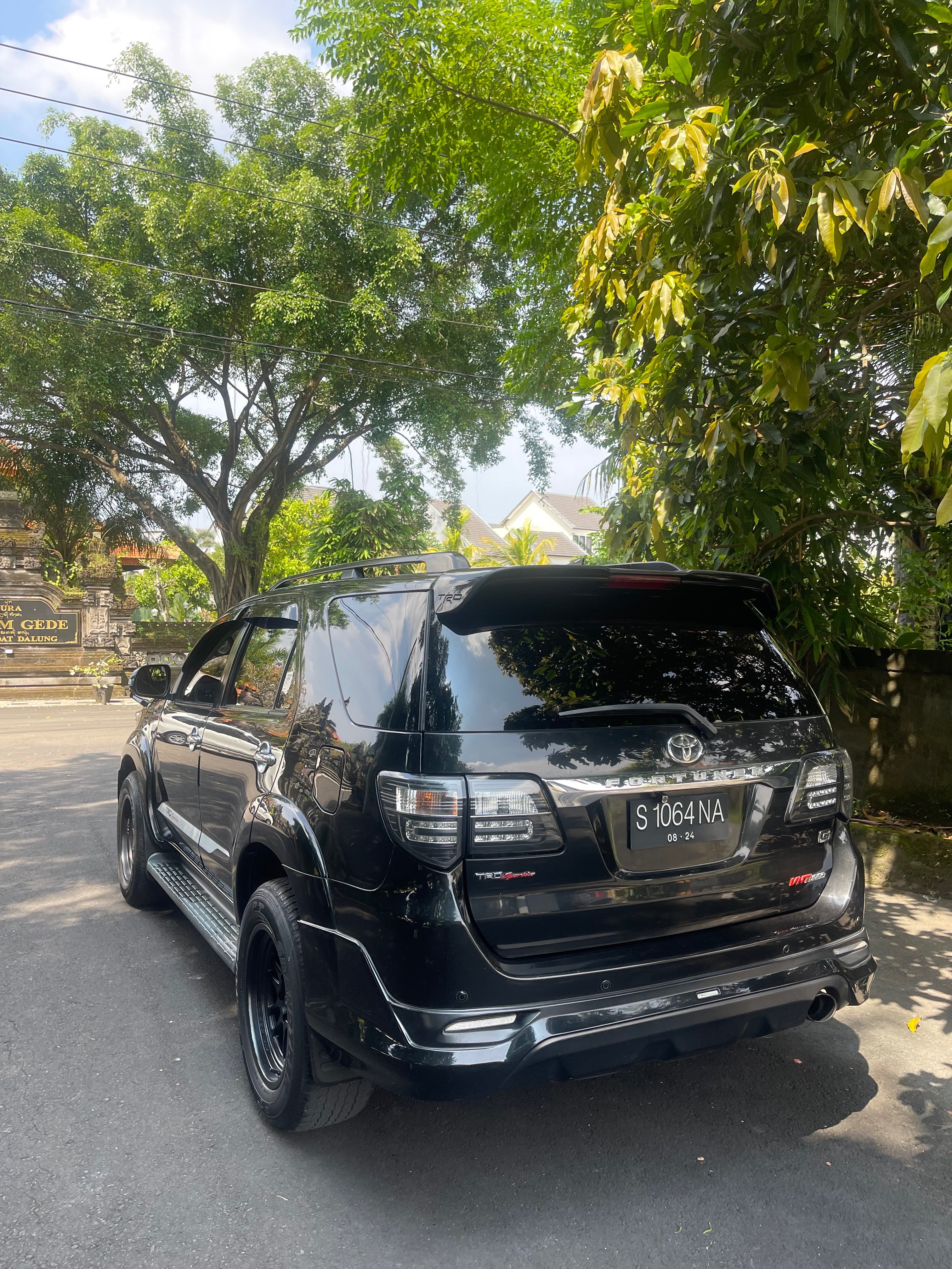 2012 Toyota Fortuner  4X2 2.5 G AT DIESEL 2012 Toyota Fortuner  4X2 2.5 G AT DIESEL