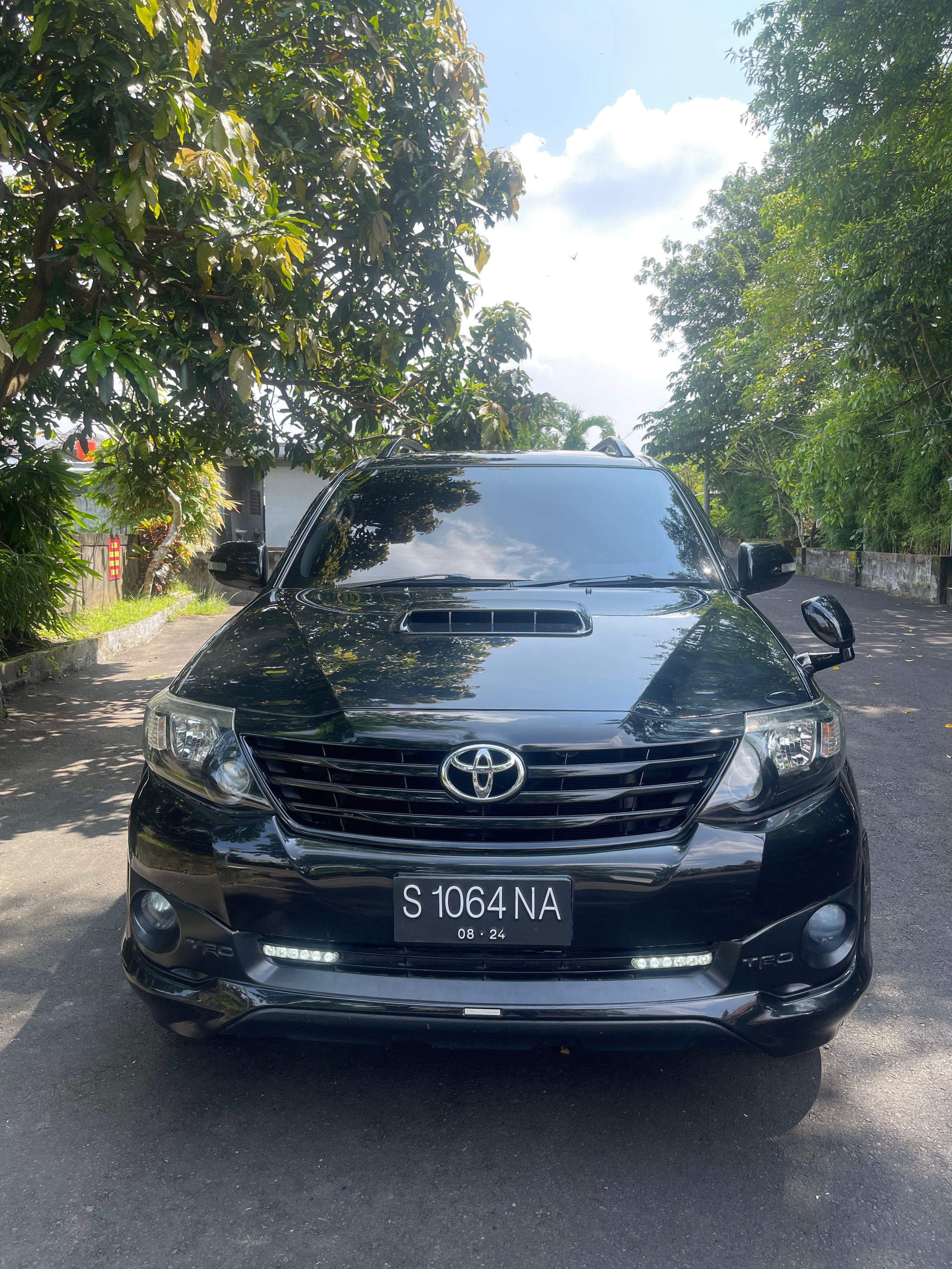 2012 Toyota Fortuner  4X2 2.5 G AT DIESEL 2012 Toyota Fortuner  4X2 2.5 G AT DIESEL