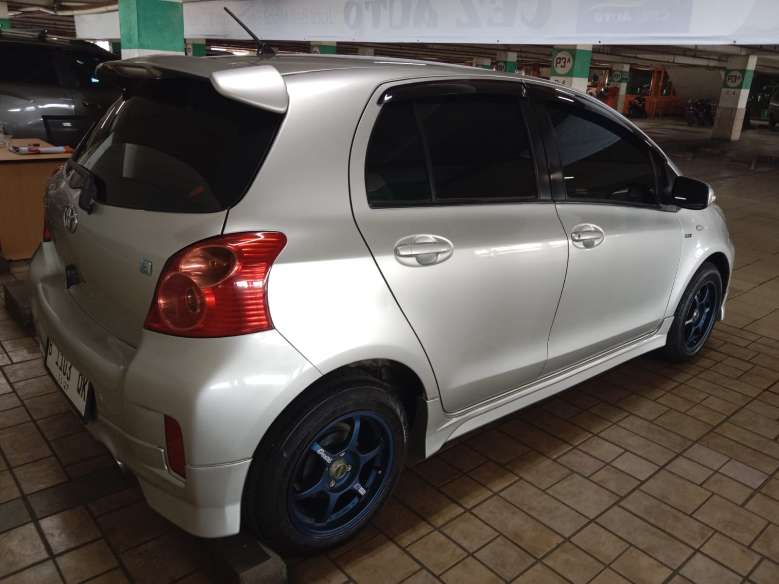 2012 Toyota Yaris  E AT 2012 Toyota Yaris  E AT