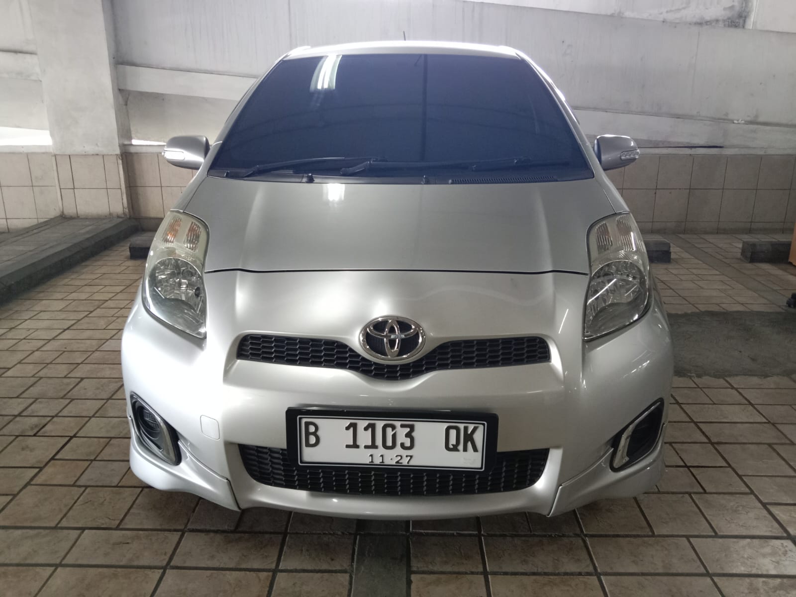 2012 Toyota Yaris  E AT 2012 Toyota Yaris  E AT