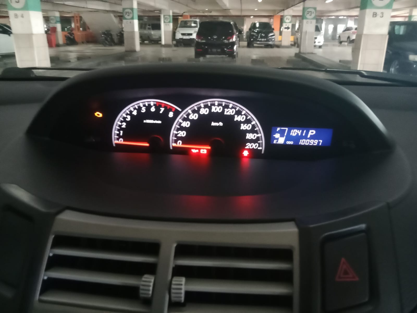 2012 Toyota Yaris  E AT 2012 Toyota Yaris  E AT