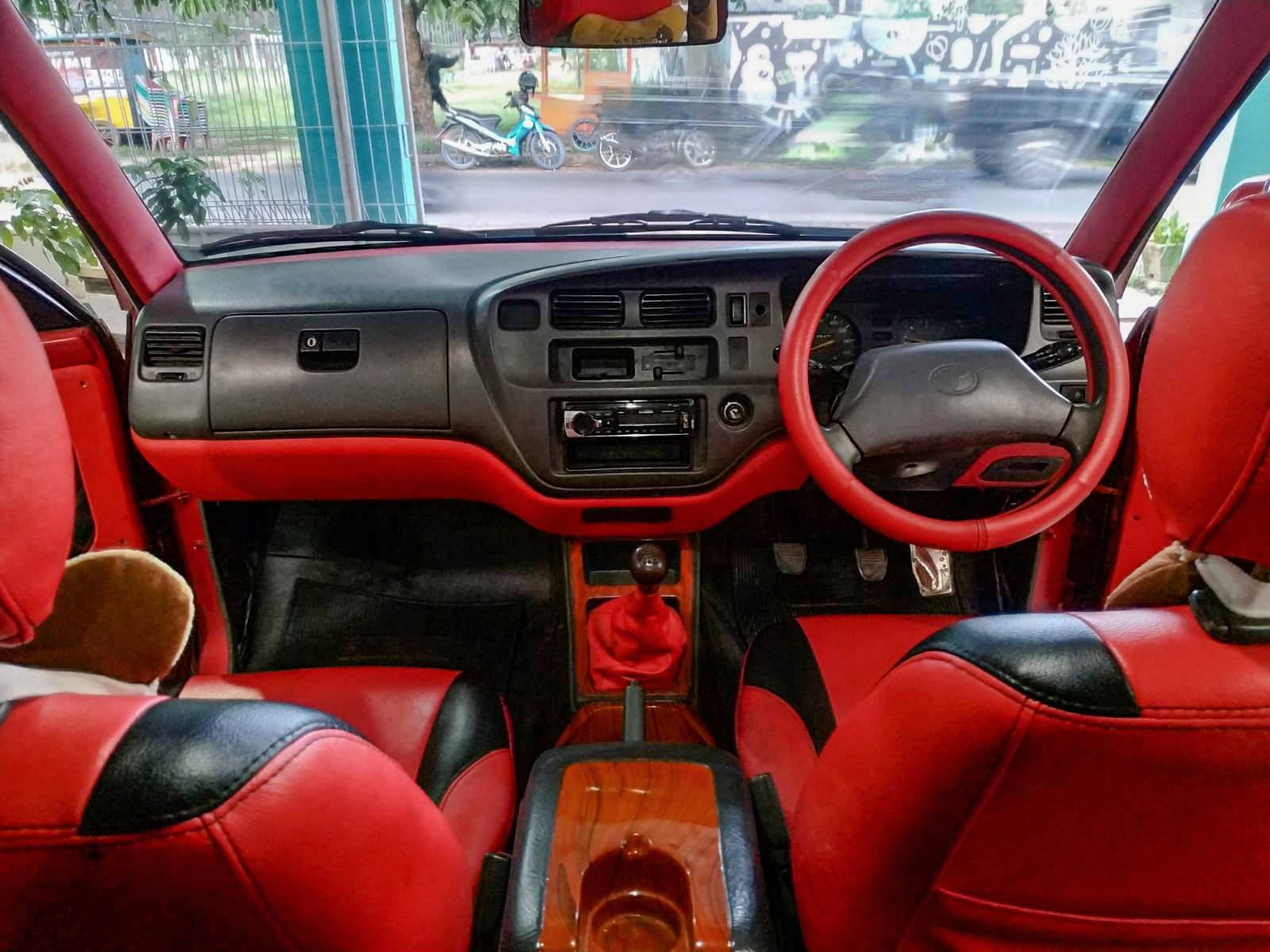 2004 Toyota Kijang  1.8L LX 2004 Toyota Kijang  1.8L LX