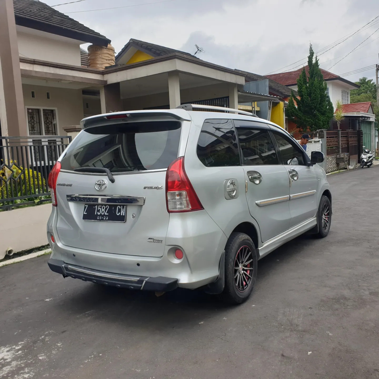 2012 Toyota Avanza Veloz  1.3 AT 2012 Toyota Avanza Veloz  1.3 AT