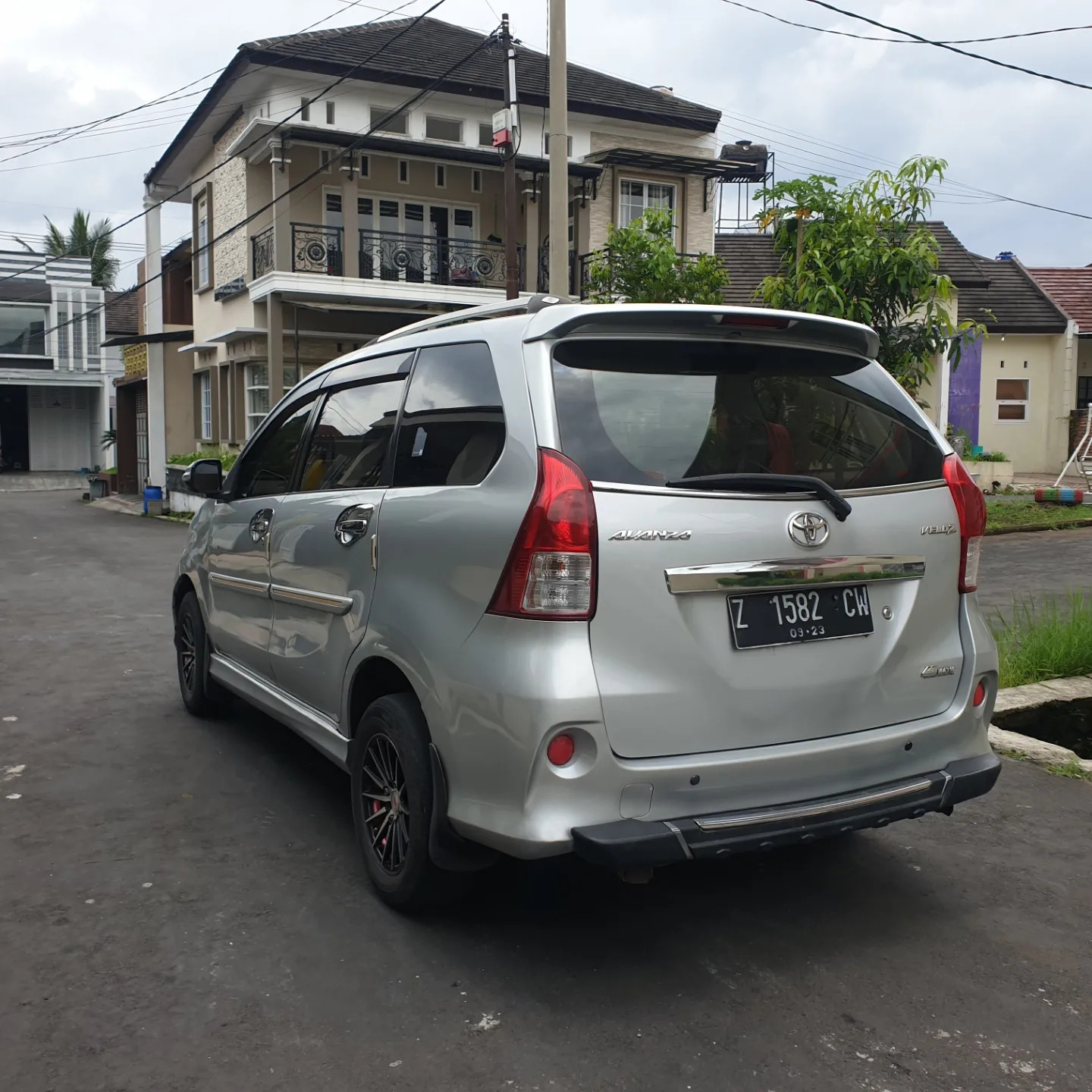 2012 Toyota Avanza Veloz  1.3 AT 2012 Toyota Avanza Veloz  1.3 AT