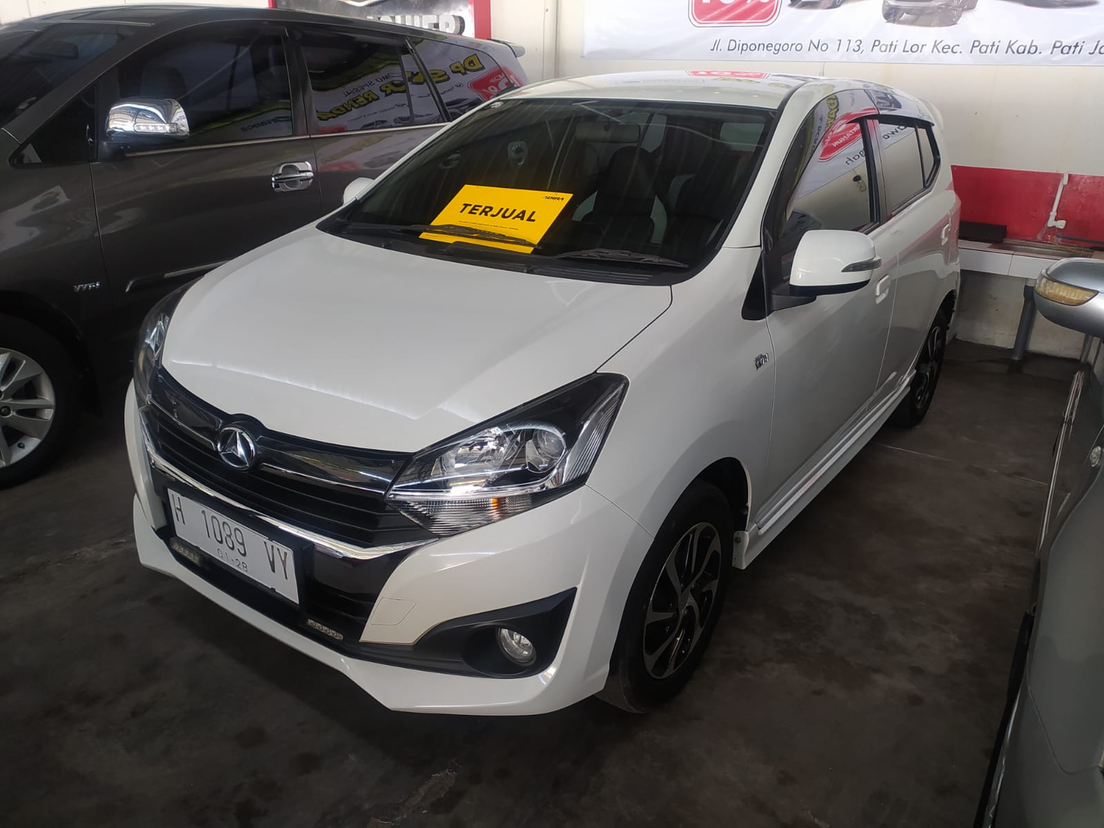 Second Hand 2017 Daihatsu Ayla  1.2 R MT Second Hand 2017 Daihatsu Ayla  1.2 R MT