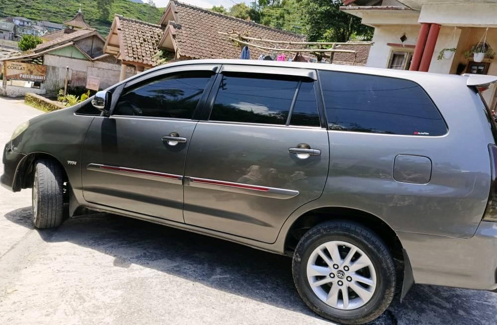 2010 Toyota Kijang Innova G M/T Gasoline 2010 Toyota Kijang Innova G M/T Gasoline