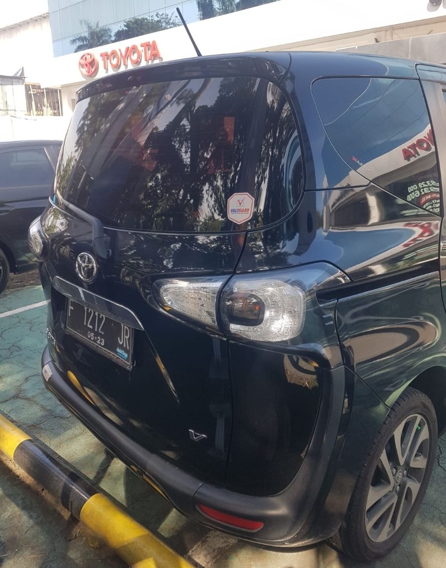 2018 Toyota Sienta V MT 2018 Toyota Sienta V MT