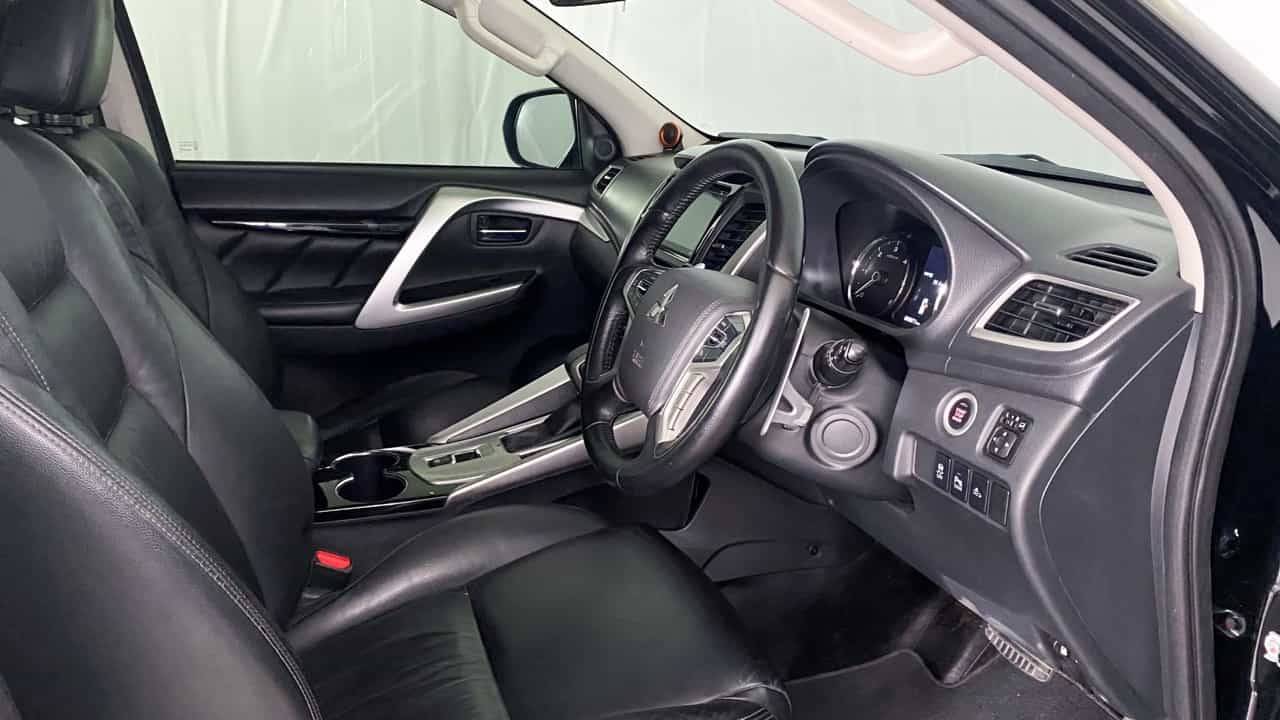 2018 Mitsubishi Pajero Sport Dakar AT 4x2 2018 Mitsubishi Pajero Sport Dakar AT 4x2