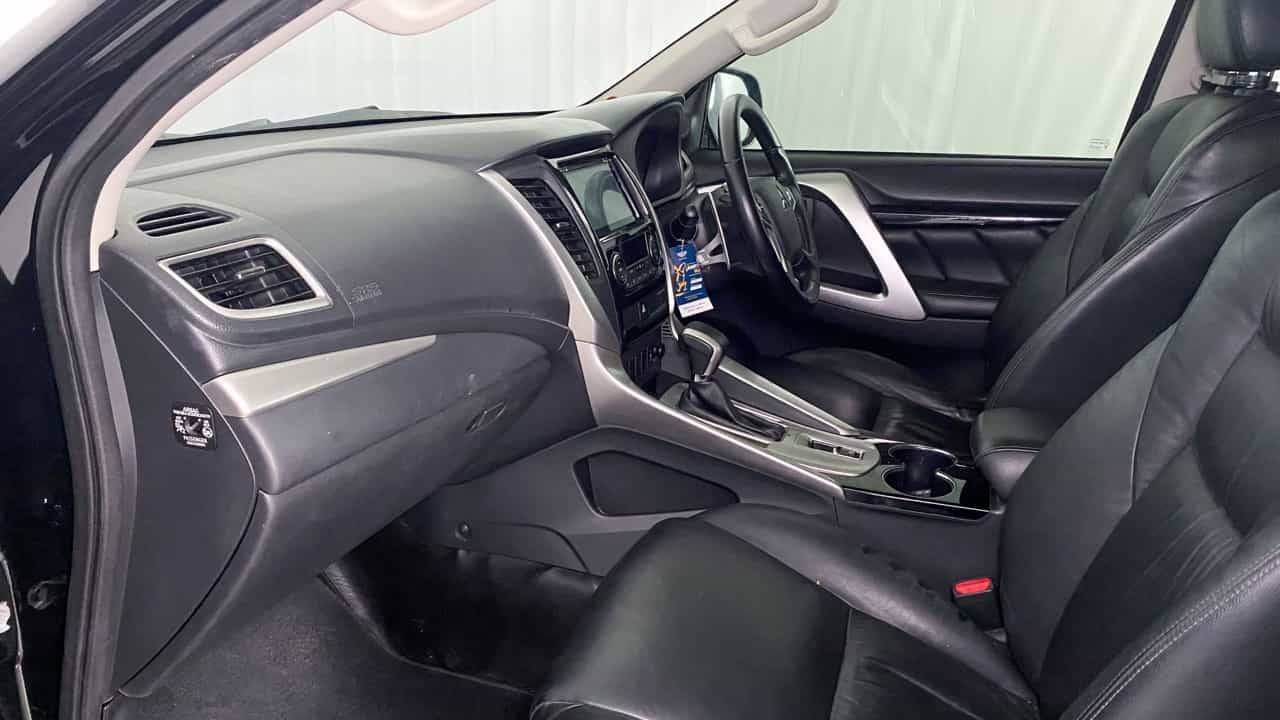 2018 Mitsubishi Pajero Sport Dakar AT 4x2 2018 Mitsubishi Pajero Sport Dakar AT 4x2