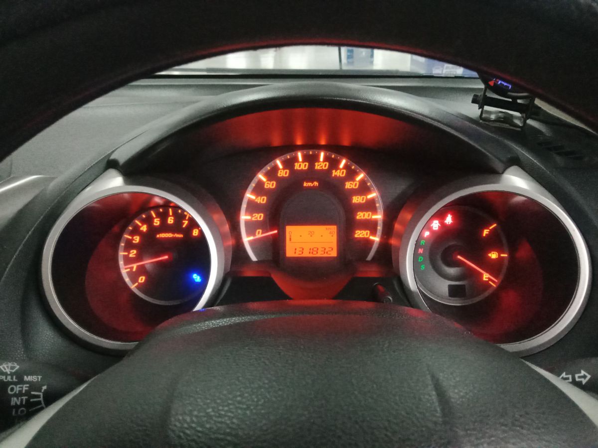 2013 Honda Jazz  1.5L RS AT 2013 Honda Jazz  1.5L RS AT