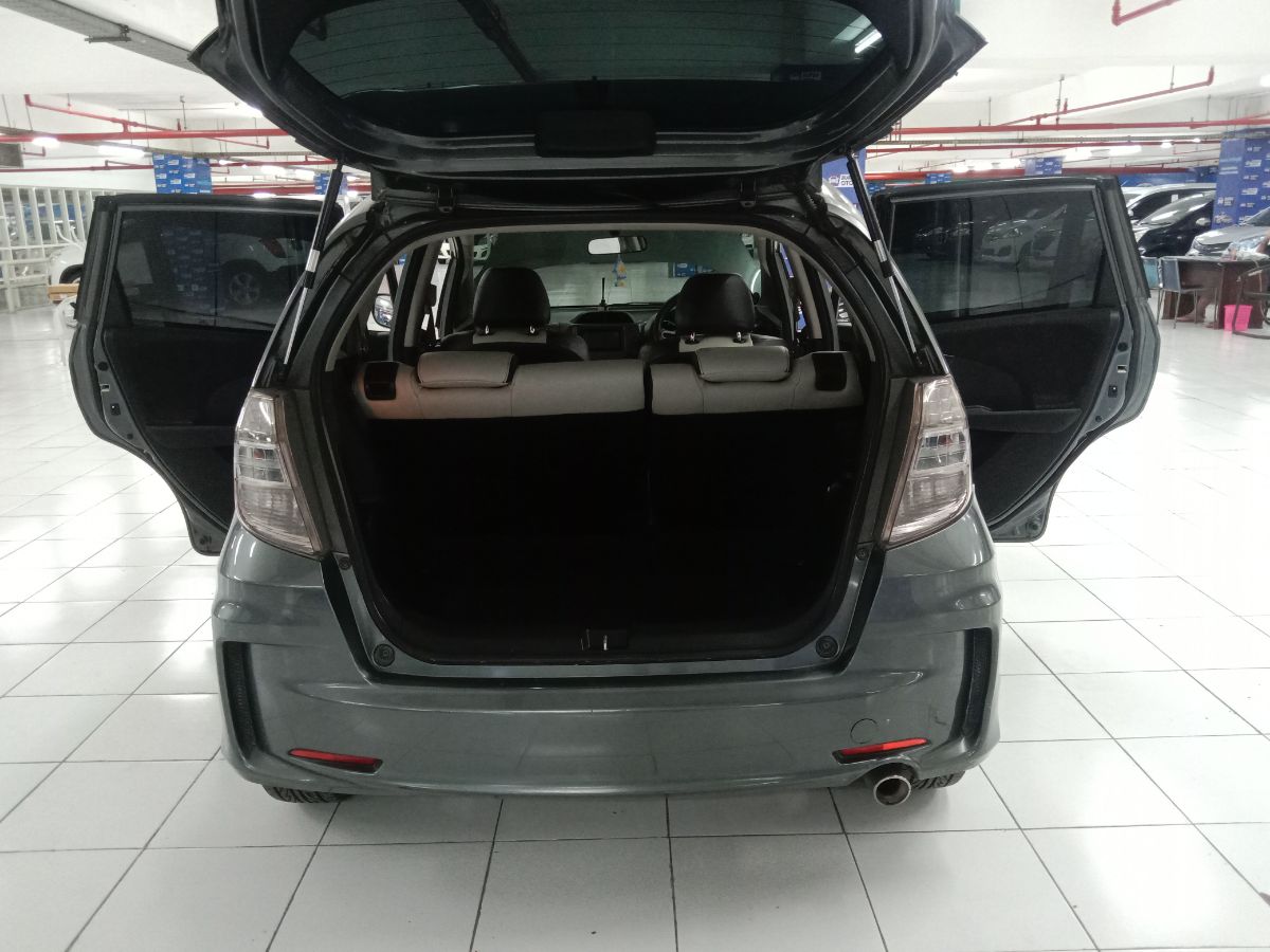2013 Honda Jazz  1.5L RS AT 2013 Honda Jazz  1.5L RS AT