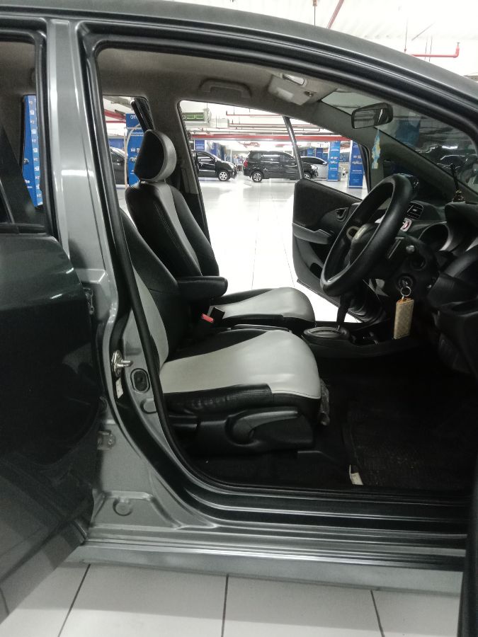 2013 Honda Jazz  1.5L RS AT 2013 Honda Jazz  1.5L RS AT