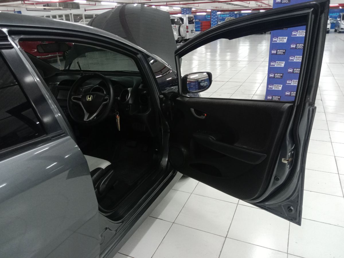 2013 Honda Jazz  1.5L RS AT 2013 Honda Jazz  1.5L RS AT