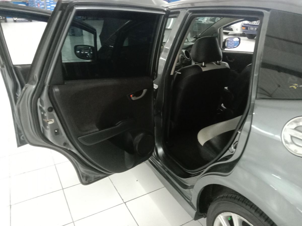 2013 Honda Jazz  1.5L RS AT 2013 Honda Jazz  1.5L RS AT